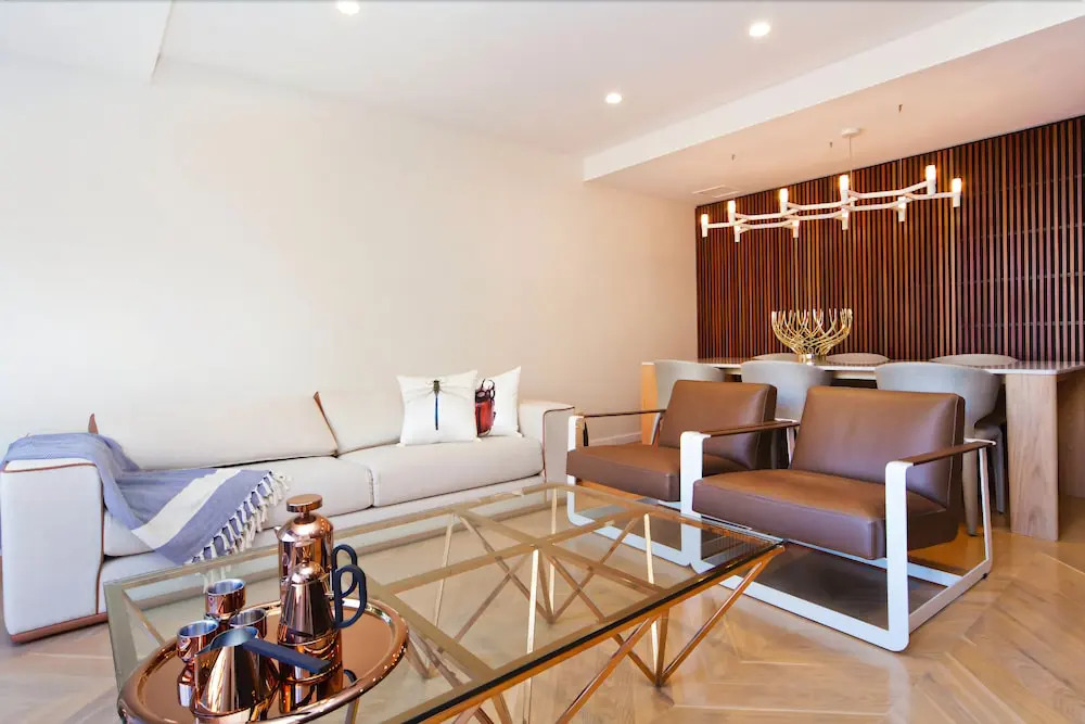 2 Bed Sydney Executive Apt Close To City