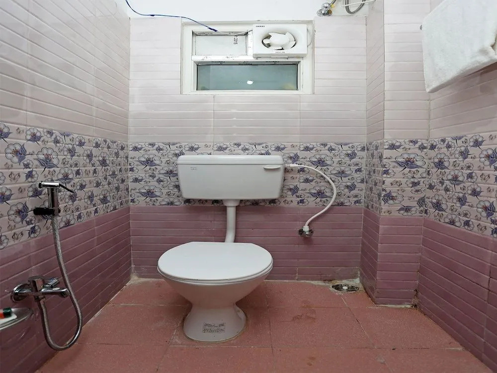 Oyo 15441 Apollo Paradise Guest House