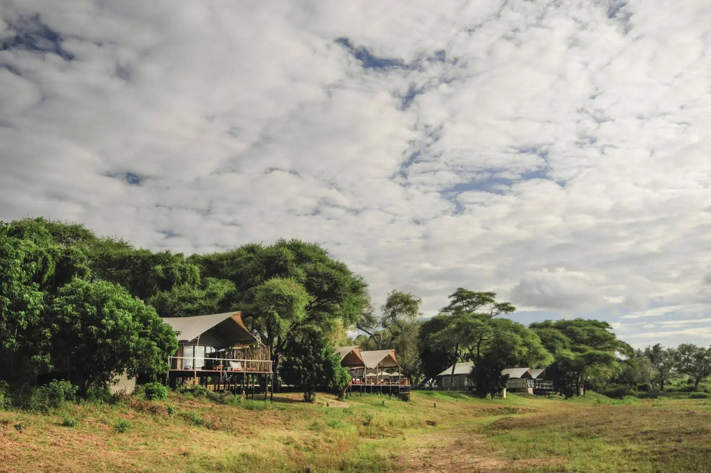 Anabezi Camp