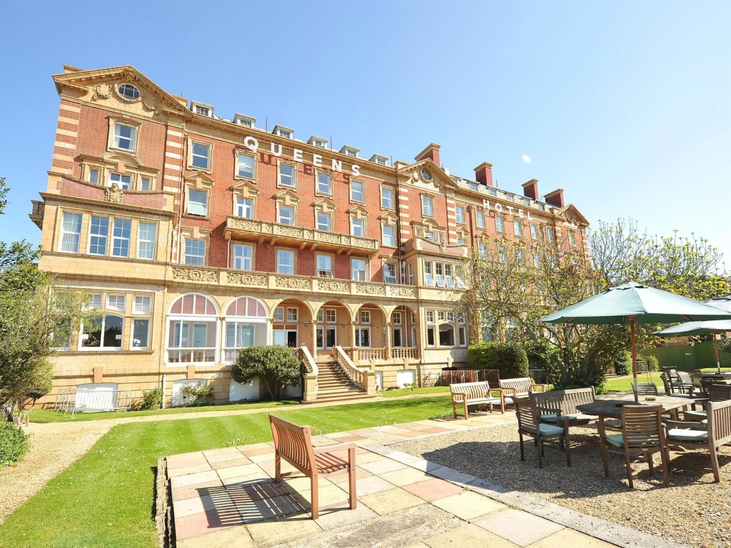 The Queens Hotel