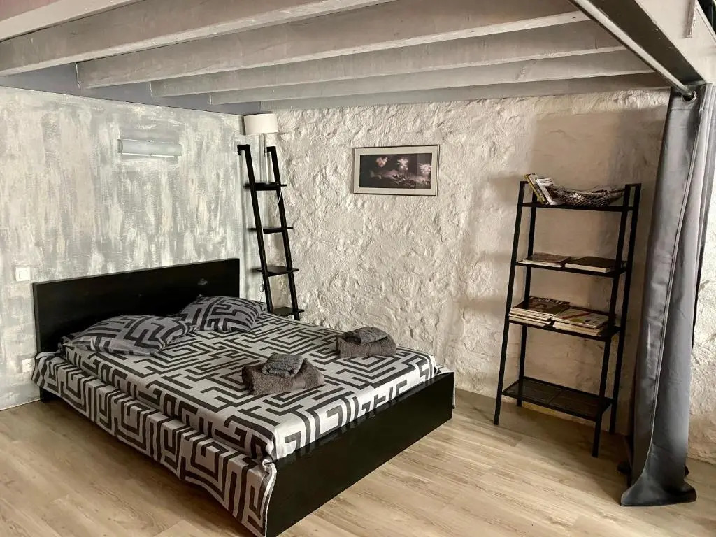 La Maison dAlix, à lintérieur de la Cité médiévale