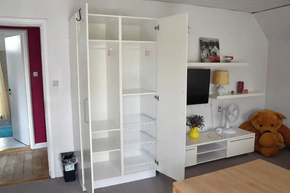 Lovely Town Apartment - Sleeps 5, Parking & Garden