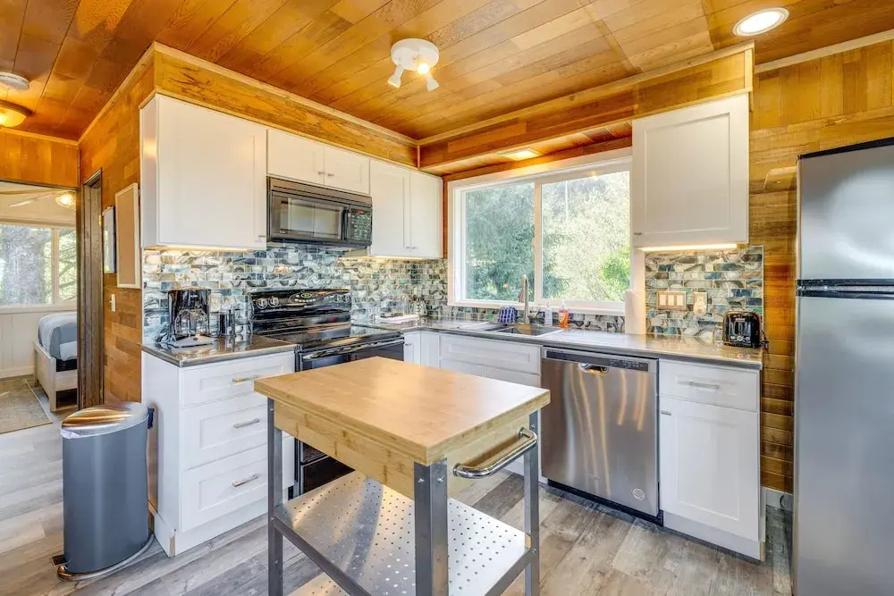 Lovely Cannon Beach Vacation Rental w/ Hot Tub