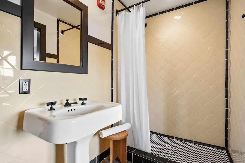 Kasa Classic Studio - Comfortable and Convenient The Maverick