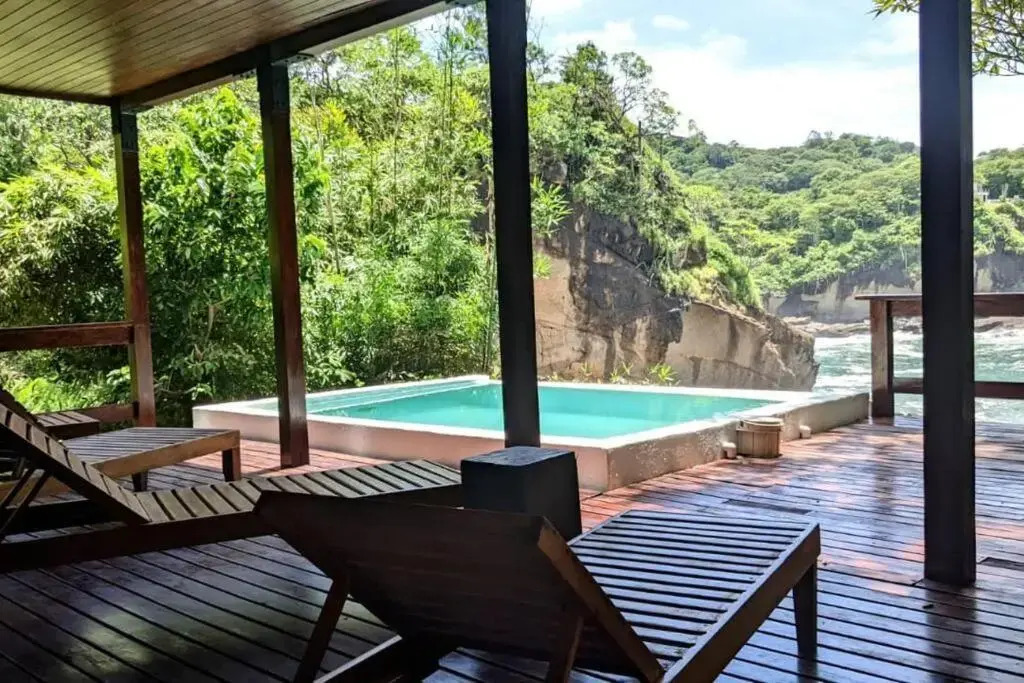 Shankton Harbour 3 Bedroom 4 Bathroom Beach House w Private BEACH SEA path