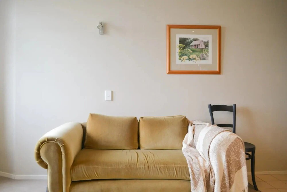 Uptown Top Floor Studio Apartment