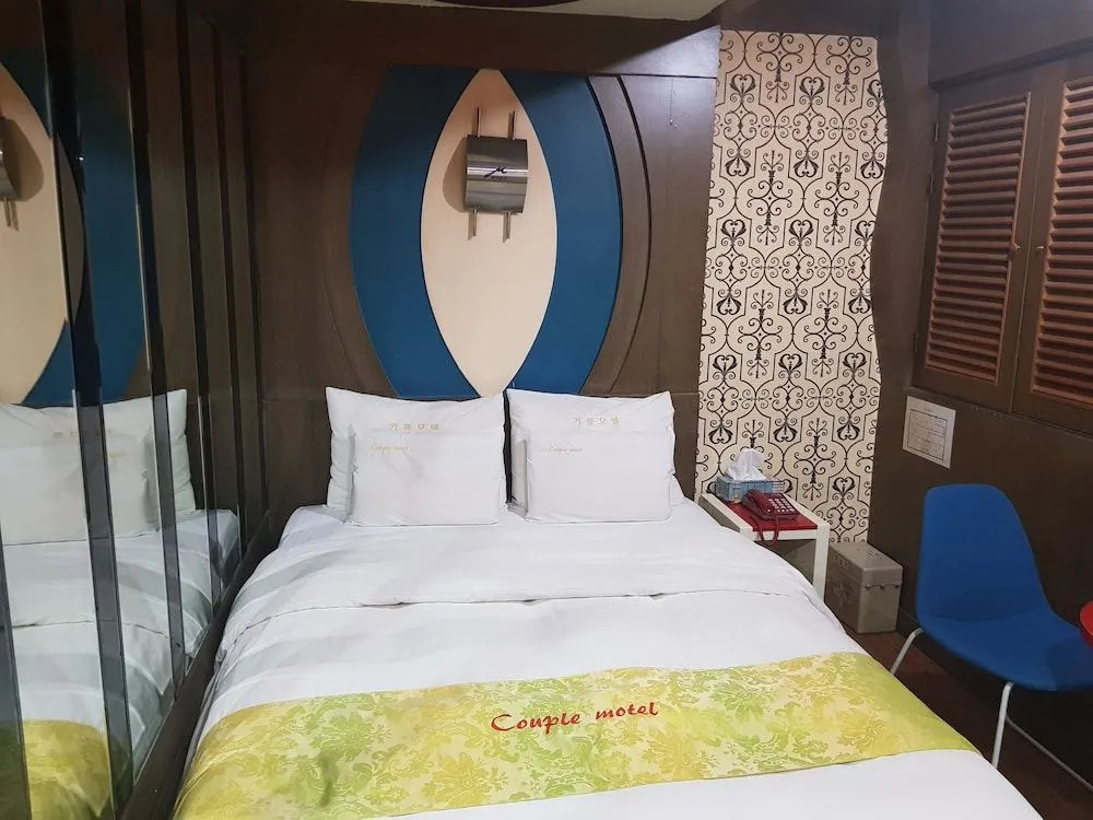 Couple Motel