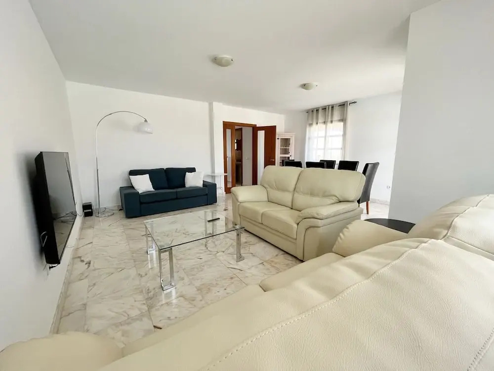 Villa - Sleeps 6 - Pool - Pets Ok - Parking