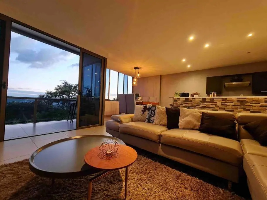 Apartamento moderno con vista a la ciudad