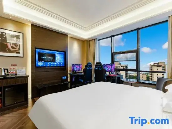 Jingyue E-sports Homestay (Xinyang Railway Station New Central Hospital)