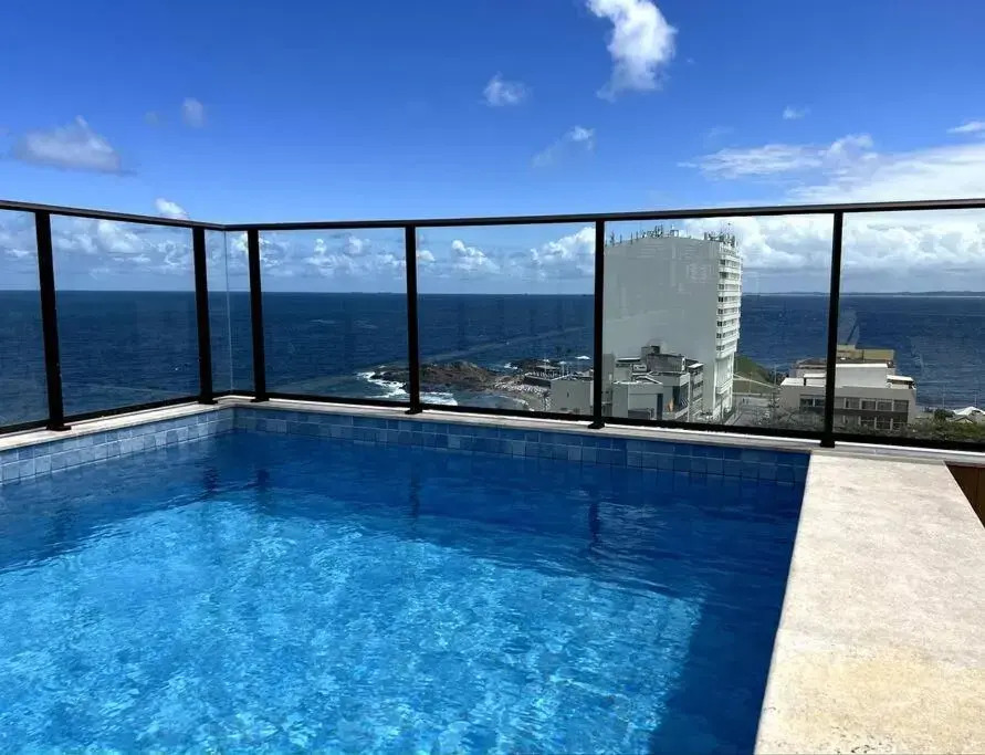Academia/Garagem/ Piscina : a 300 m do Farol