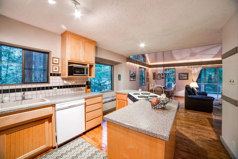 55sl - Hot Tub - Wood Stove - Sleeps 10 Home