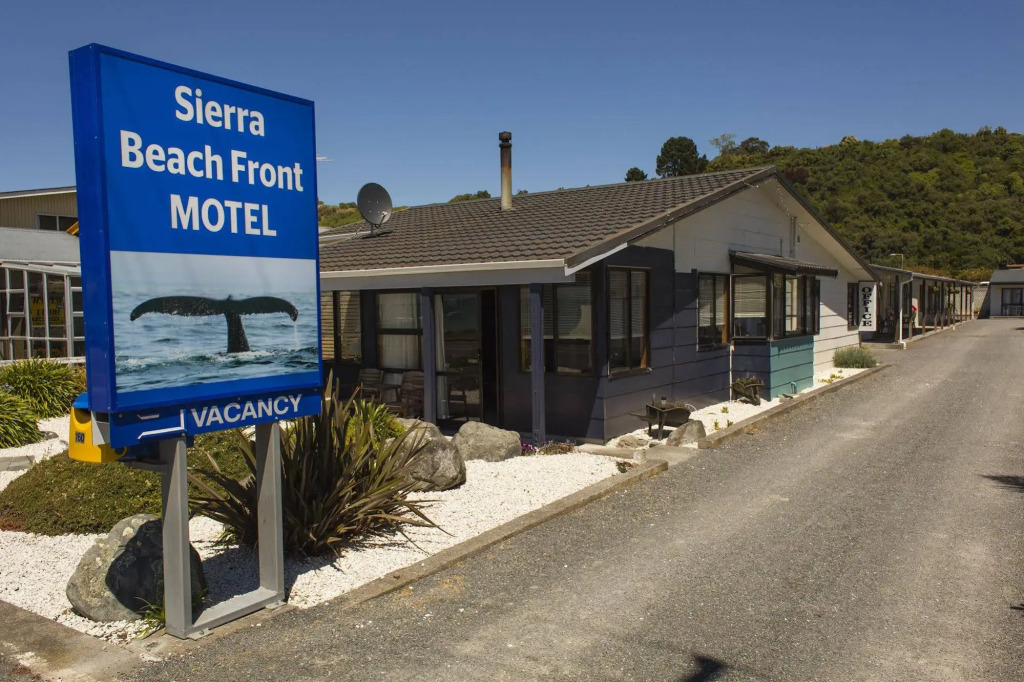 Sierra Beachfront Motel