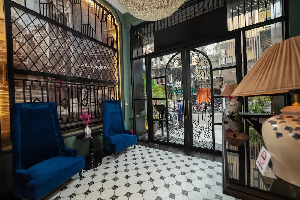 Madelise Palace Hotel & Travel