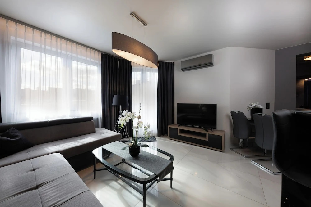 Small Venice Apartments