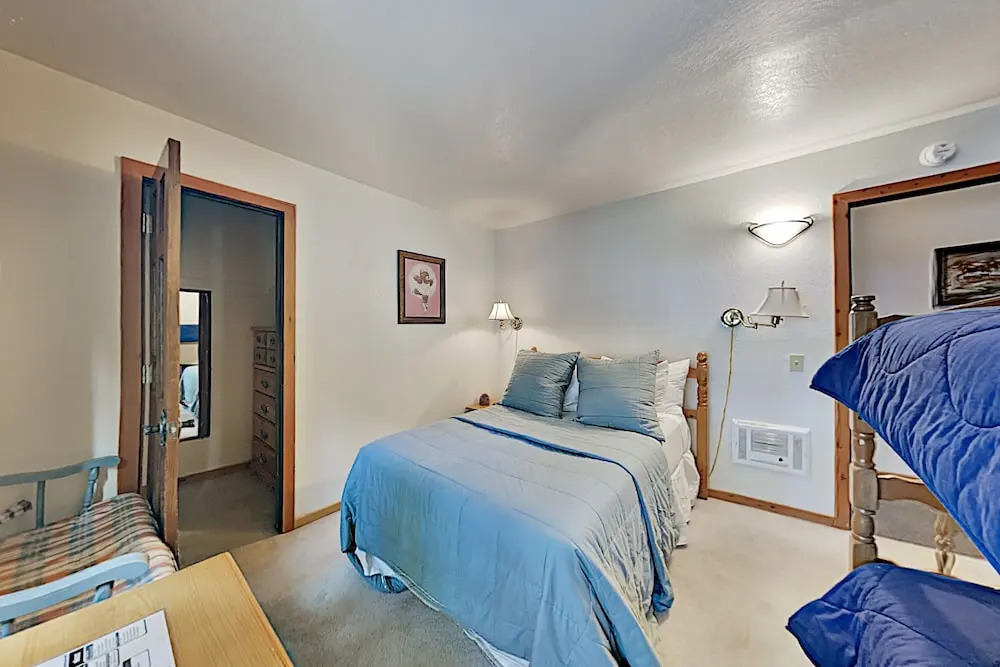 37chat12 4 Bedroom Condo