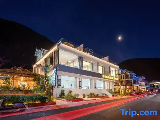 Moonlight by the Sea • Erhai Lake | AWAKENING • SOULM Sunset Seaview Design Guesthouse (Small Putuo)