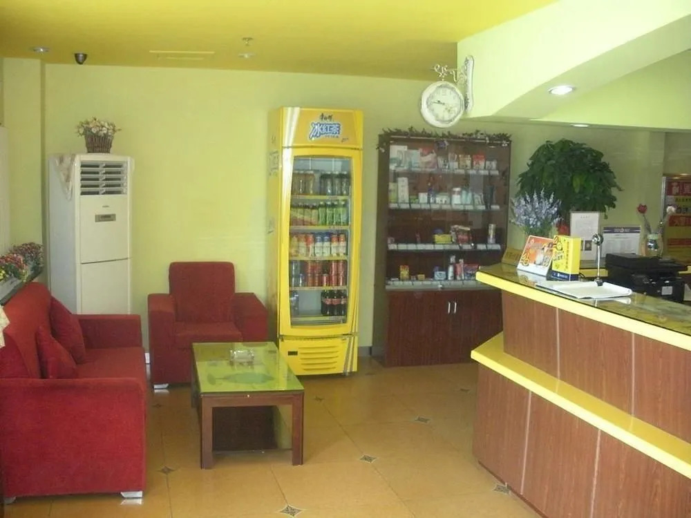 Homeinn Business Hotel (Jinan Red Star Macalline Lishan Road Subway Station)