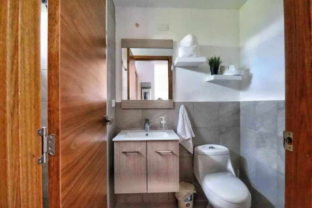 Sleek 1-Bedroom Condo w/Rooftop Hot tub in Gazcue