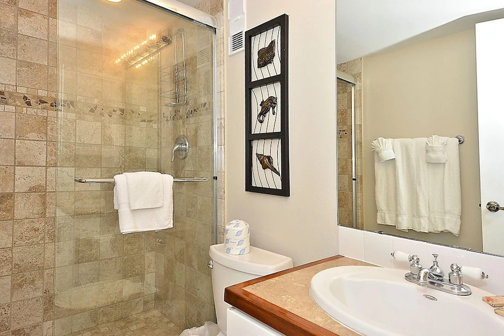 Land's End 402 Building 7 Fully Updated / Beachfront Condo!