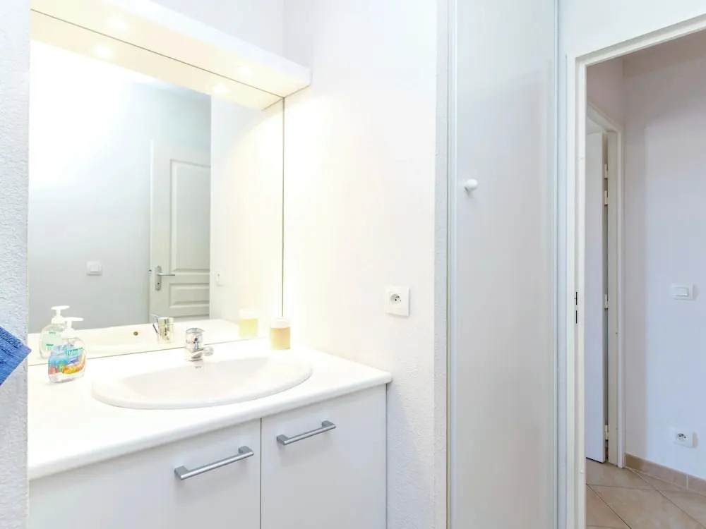 Charming Apartment in Mallemort with Swimming Pool