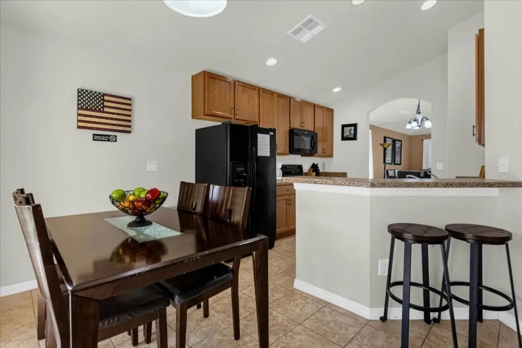 4 Bedrooms 3 Bathrooms Veranda Palms 4461 Np