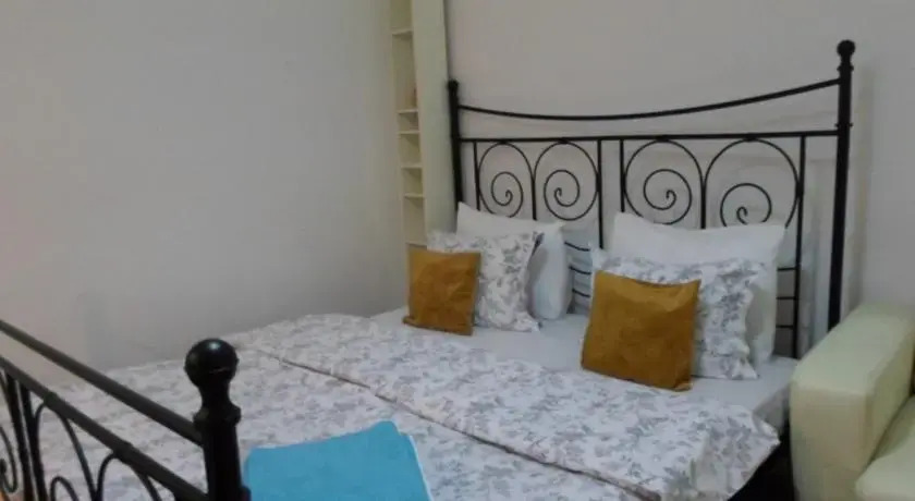 Cismigiu Room