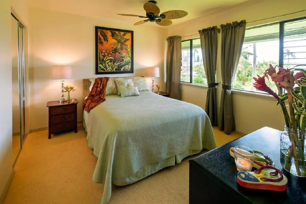 Alii Kai 8H-top floor corner, ocean view, pool, hot tub, BBQ, free parking