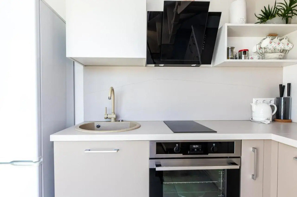Bright 2bedroom home @terrace+parking, by Cohost