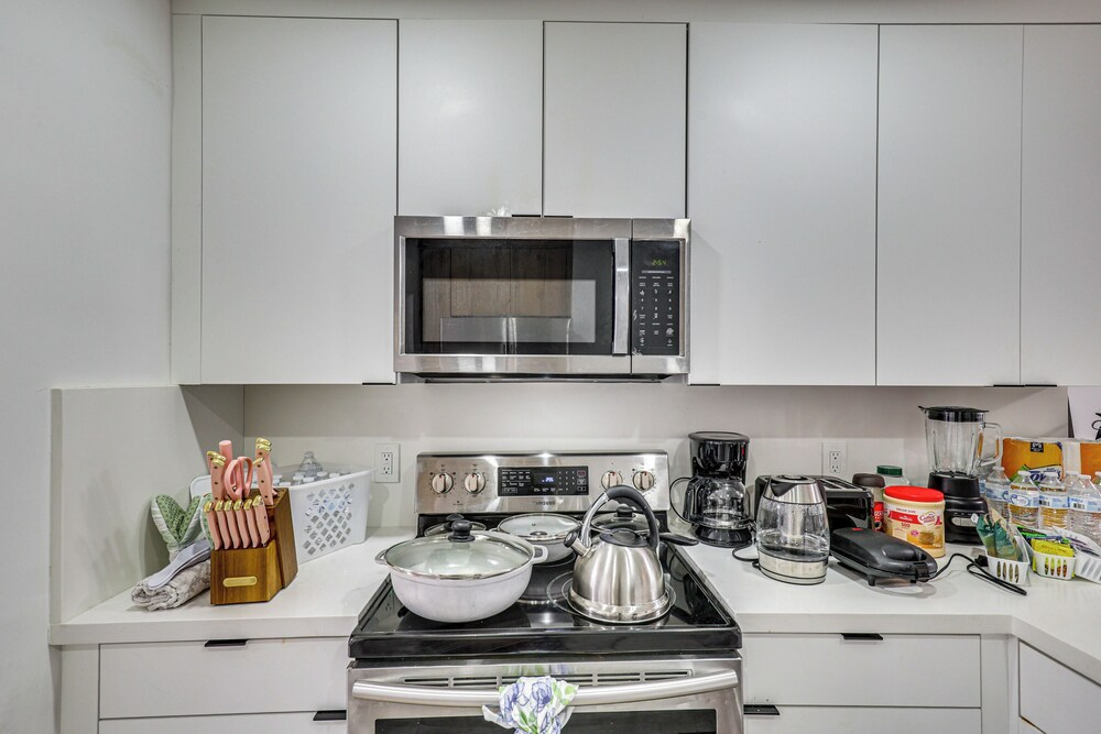 Cozy Fort Lauderdale Home w/ Yard: 7 Mi to Beaches