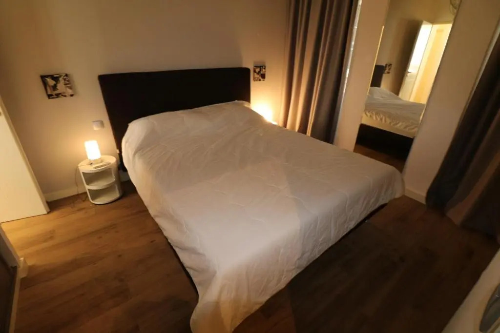 Luxury, central 3 bedroom, 3 bathrooms 5 mins from the Palais 410