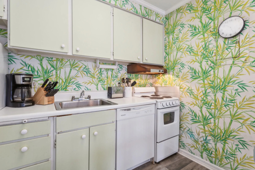 Retro Turtle Reef Condo 1 Block From Beach w Pool