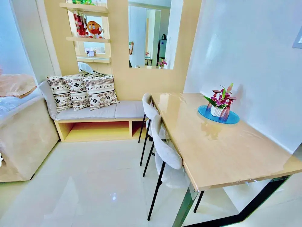 Cozy Persimmon Condo Cebu