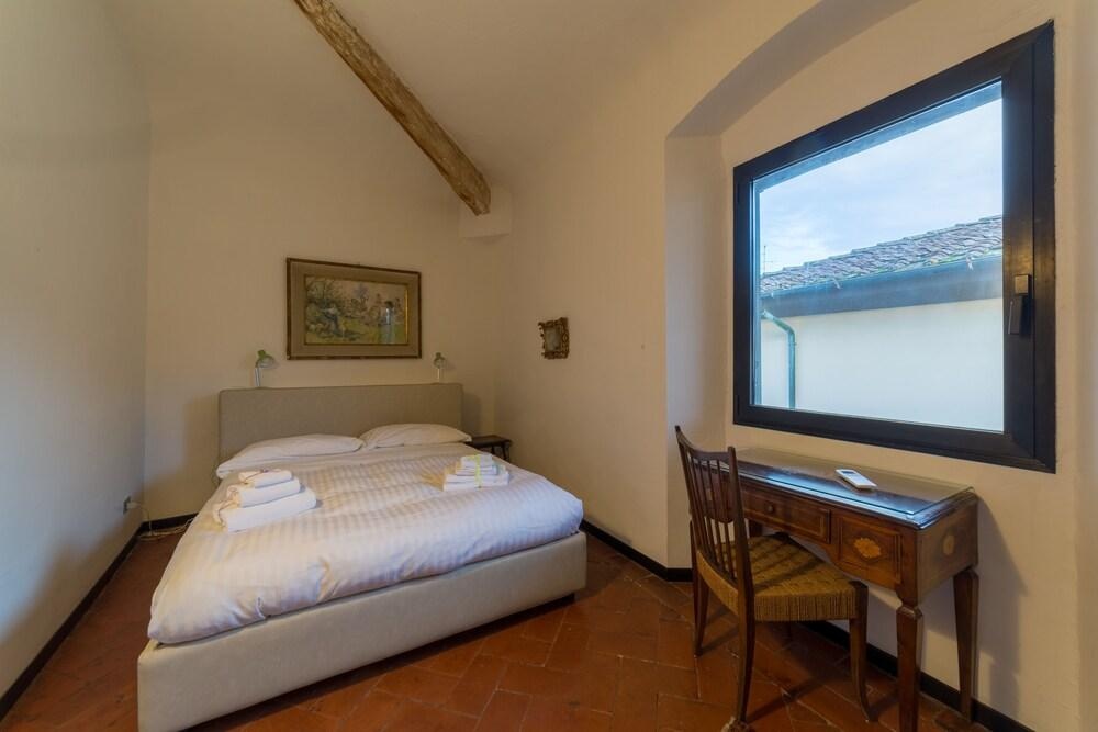 Cosy Suites in Glamorous Santo Spirito PLUS