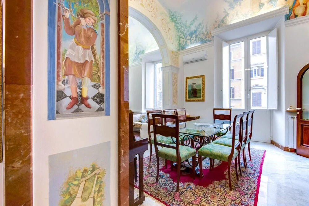 Large and Charming Flat Near Termini
