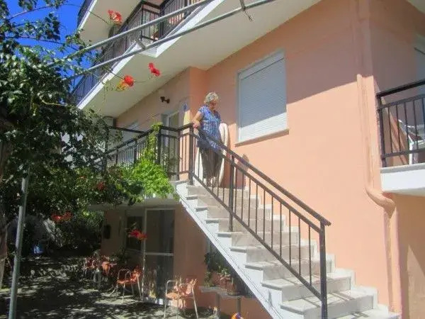 Ianos Apartments