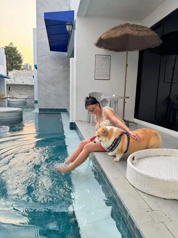 Monalisa pararise pool hotel