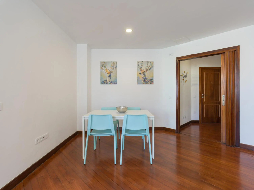 Bright Townhouse - Views - 5 min walk to the Beach