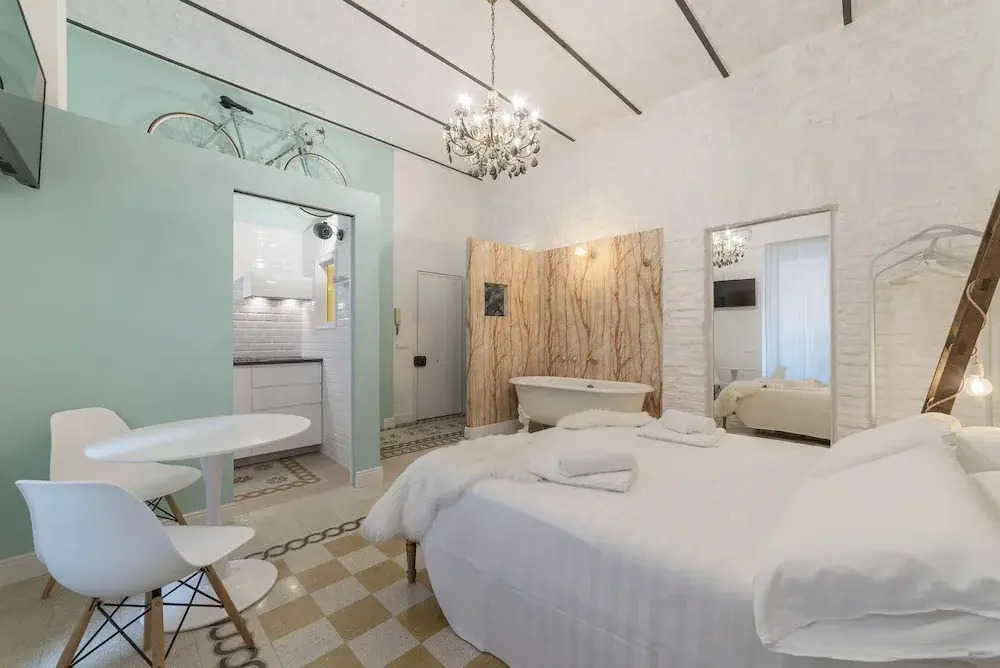 Romantic Vintage Colosseum Apartment