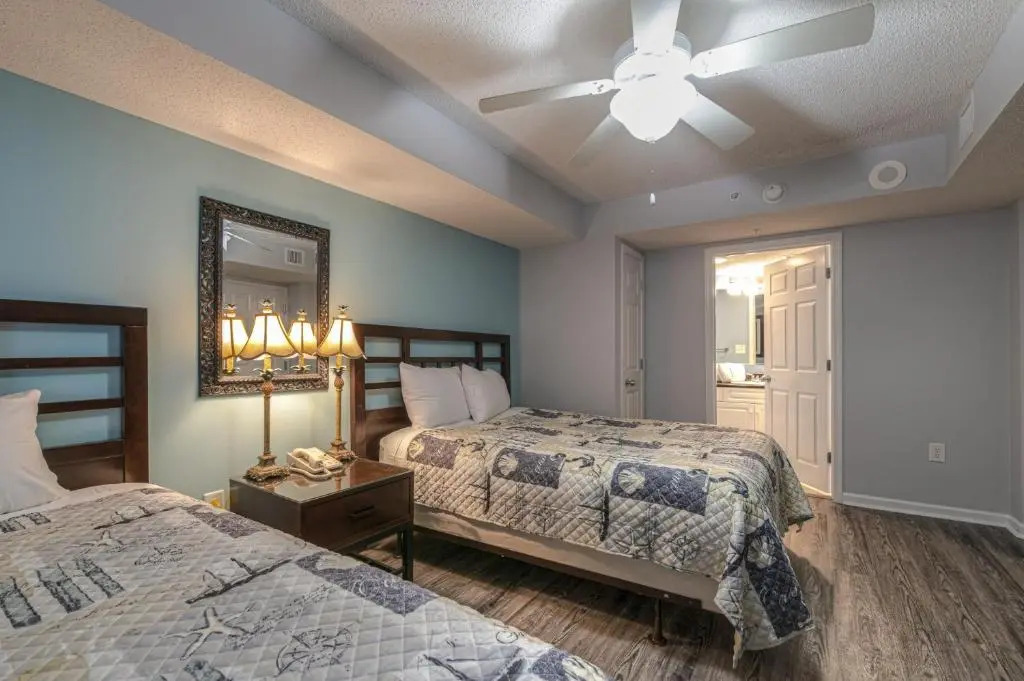 Yacht Club Villas #1-703