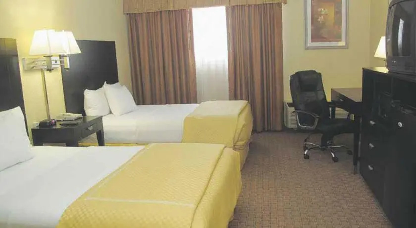 La Quinta Inn & Suites Wichita Airport