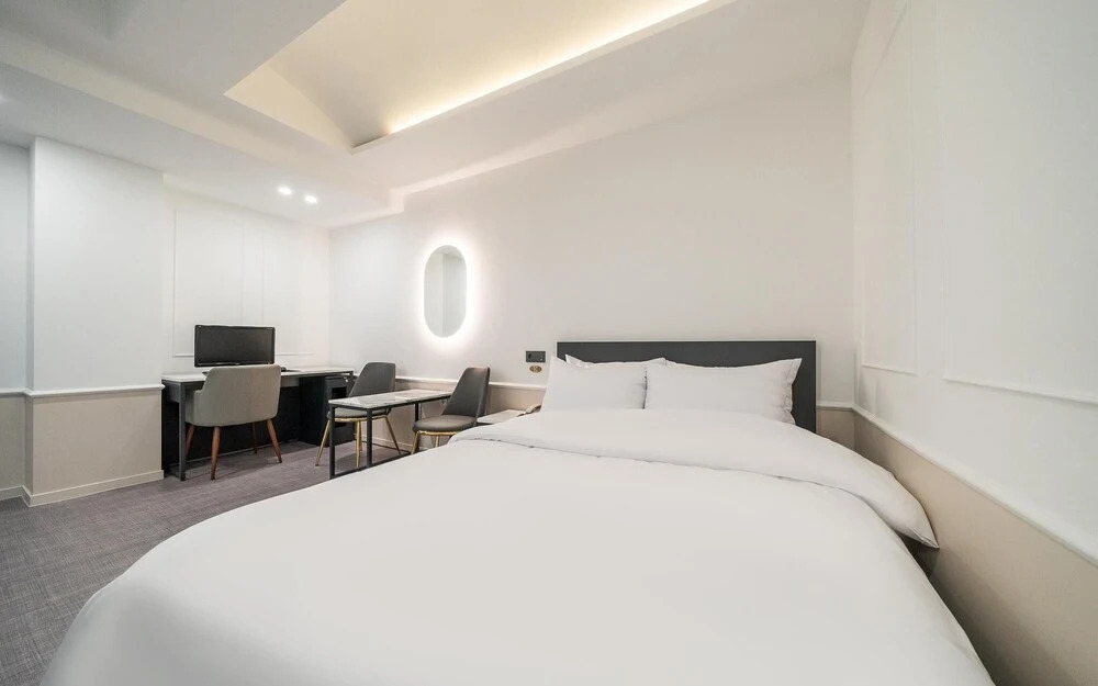 Gangnam Spring Hotel(봄 호텔)