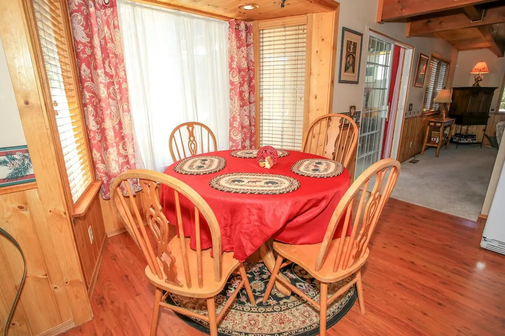 The Villa Pines