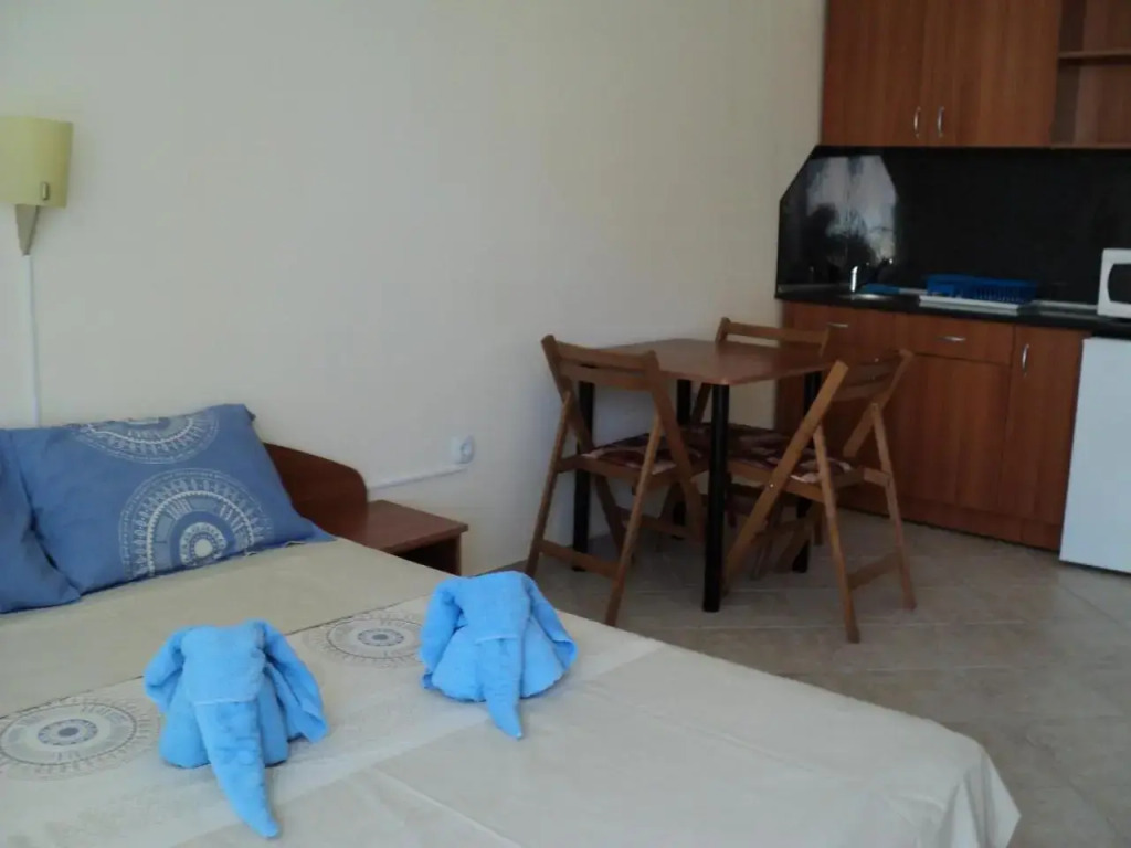 Meni Apartments and Guest Rooms