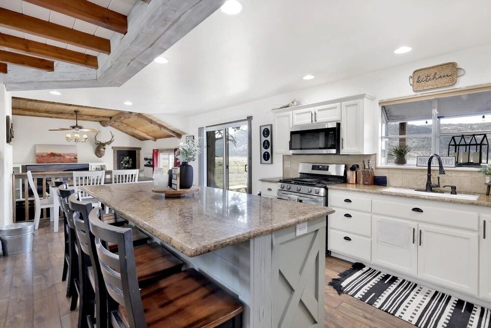 2130-bear City Ranch 4 Bedroom Home by Redawning
