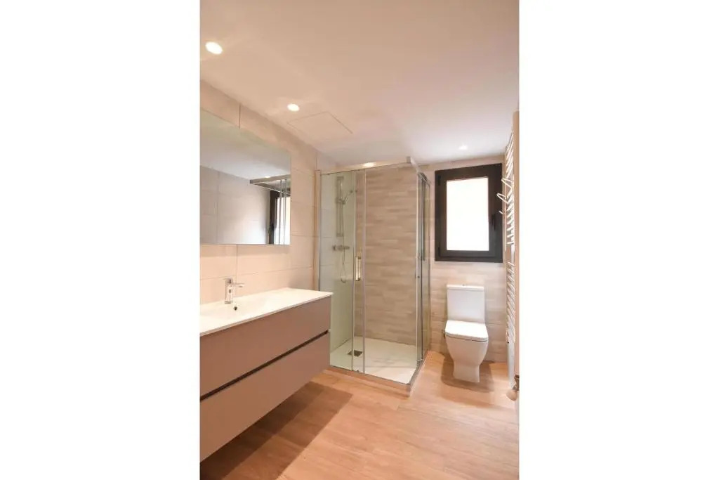 10 apartments in a modern central building with private car parking available