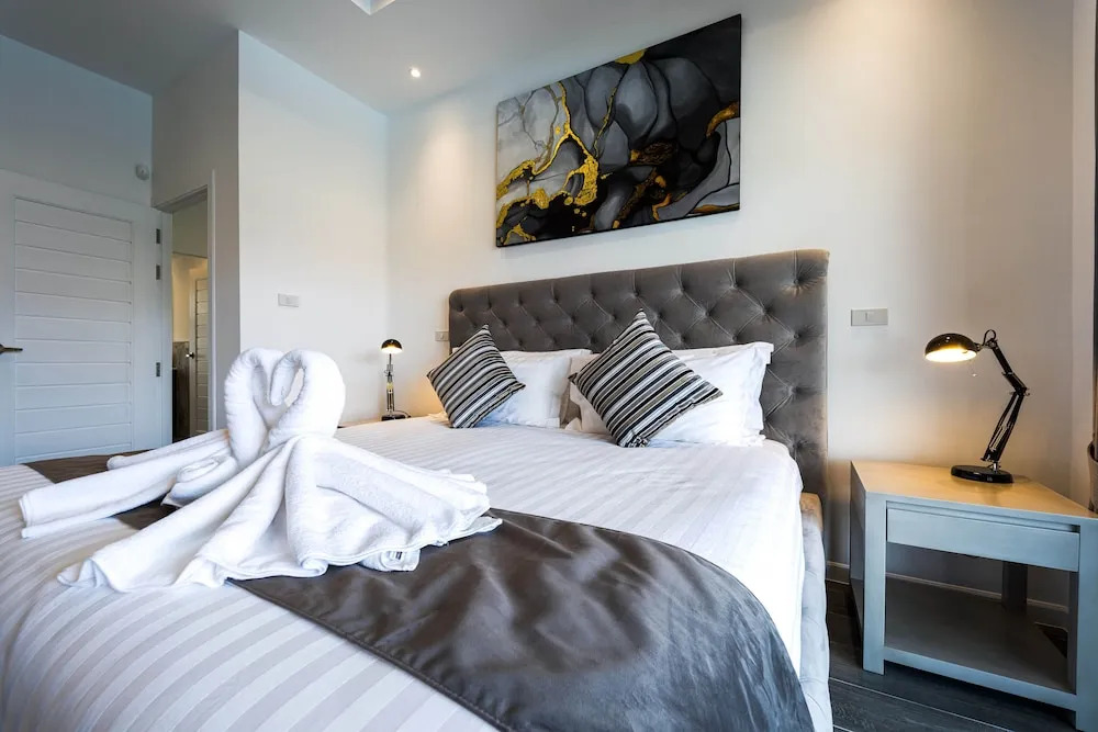 Modern 3 Bedroom Private Pool Villa ML7