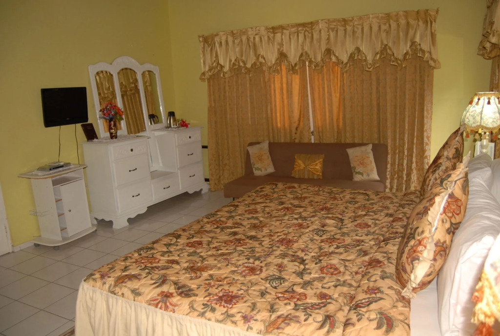 Pink Hibiscus Bed and Breakfast