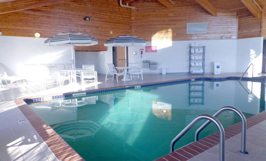 AmericInn by Wyndham Madison SD