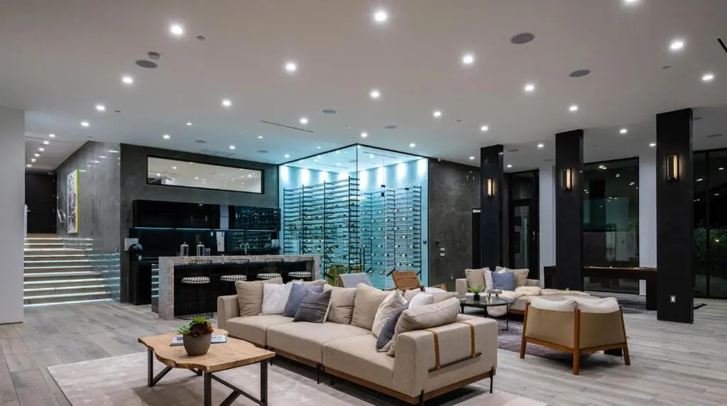 Sophisticated Modern Retreat in Bel Air